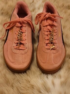 Womens Club Era II Platform Sneaker Pink And Black Suede with Gold Charm Size 8